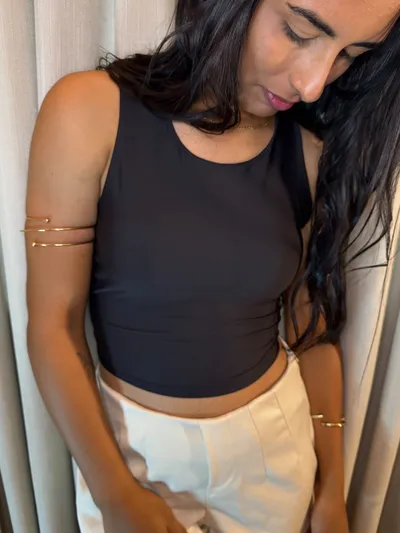 CROPPED INTENSE